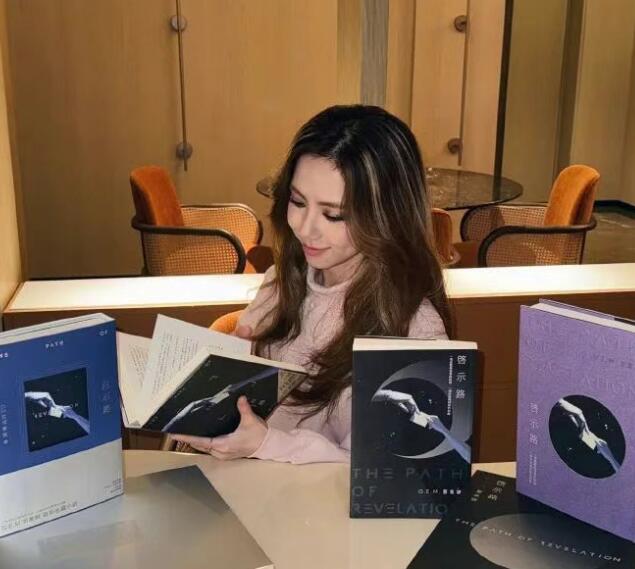 邓紫棋小说开启预售 庆祝出道17周年