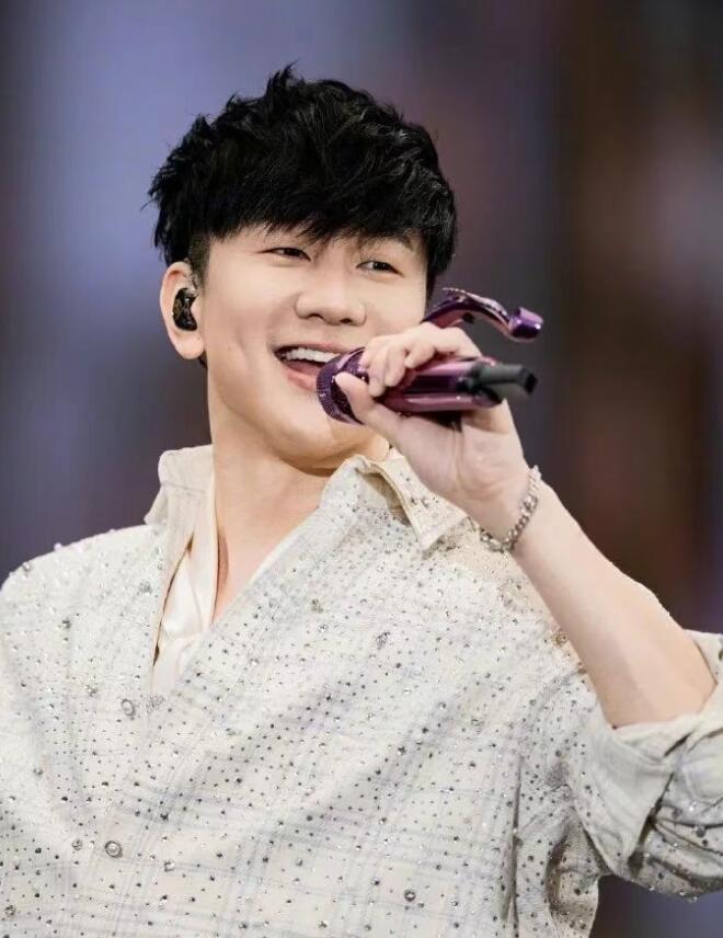 林俊杰自曝心脏问题 需每日服药维持健康